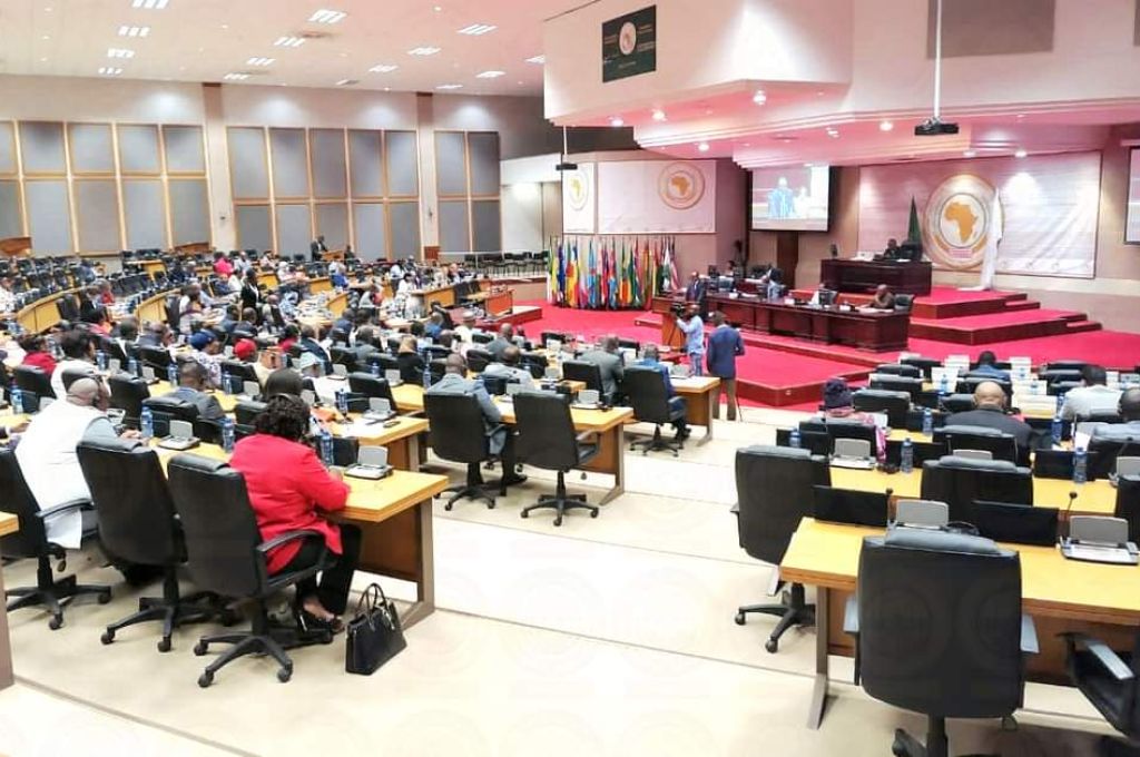 لجنة تنظيم معرض الأسر المنتجة بالمنطقة الوسطى تعقد أولى اجتمعاتها