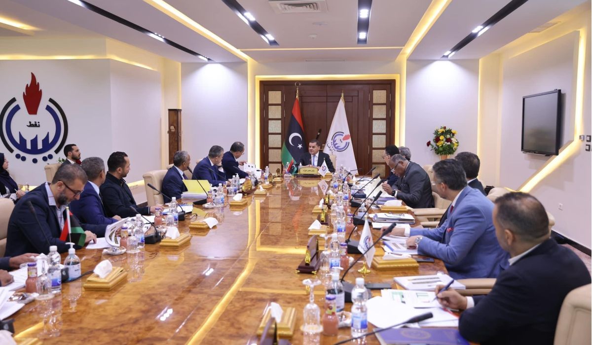 الدبيبة يجتمع بمسؤلي قطاعَي النفط والاقتصاد لحلحلة مشاكل شركة البريقة لتسويق النفط