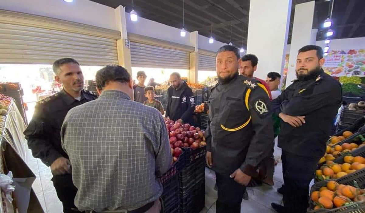 الحرس البلدي بنغازي يتخذ الإجراءات اللازمة حيال مُراقبة أسعار الخضروات والفواكه بالأسواق المحلية