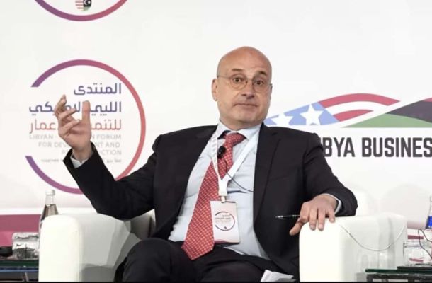أصوات قانونية وبرلمانية وإعلامية تعتبر توقيف وزير النفط "محمد عون" استهدافاً لمواقفه الرافضة لعقود التفريط في ثروات الليبيية