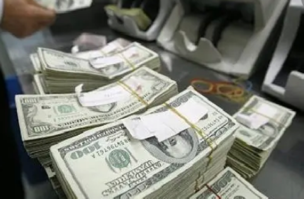 قرقاب يناقش مع السفير البريطاني آلية الاستفادة من التقنيات البريطانية في حماية الشبكة الالكترونية