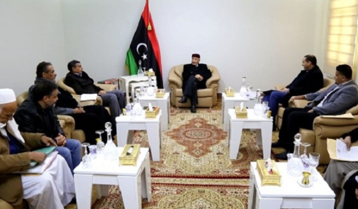 عقيلة صالح يبحث مع وزير التعليم بالحكومة المؤقتة أسباب تأخر صرف مرتبات معلمي العقود ببلدية القبة