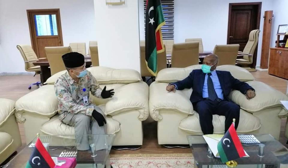 العمل والتأهيل بالوفاق تبحث مجالات التدريب والقوى العاملة مع السفير الإندونيسي