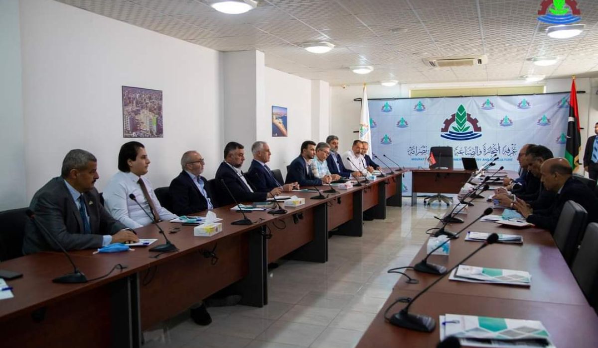 التجارة والصناعة والزراعة مصراتة تجتمع مع سفير تونس لدى ليبيا لمناقشة المشاكل التي تواجه التجار ورجال الأعمال بالبلدين