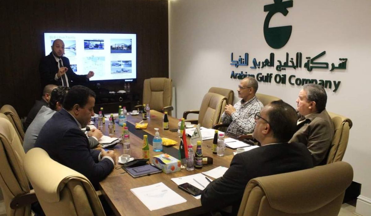 الخليج العربي للنفط تبحث الأعمال وورش العمل التقنية التي ستنفذها شركة شلمبرجير