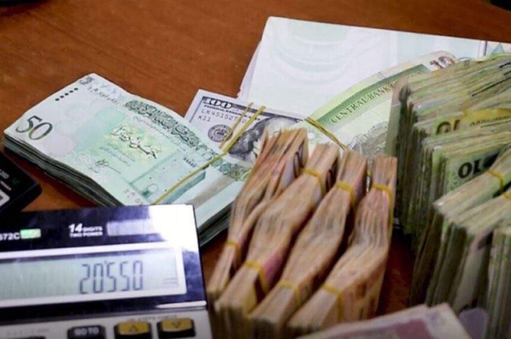 خاص.. "الكبير" يشكل لجنة خاصة ببيع النقد الأجنبي.. وهذه التفاصيل
