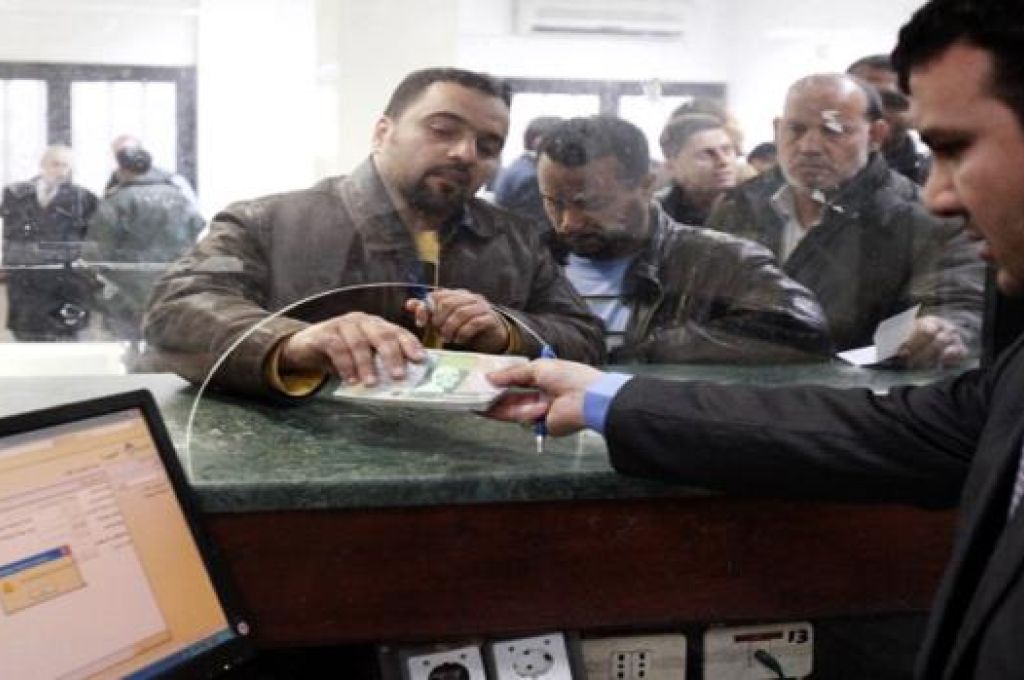 الدولار يواصل ارتفاعه بالسوق الموازي