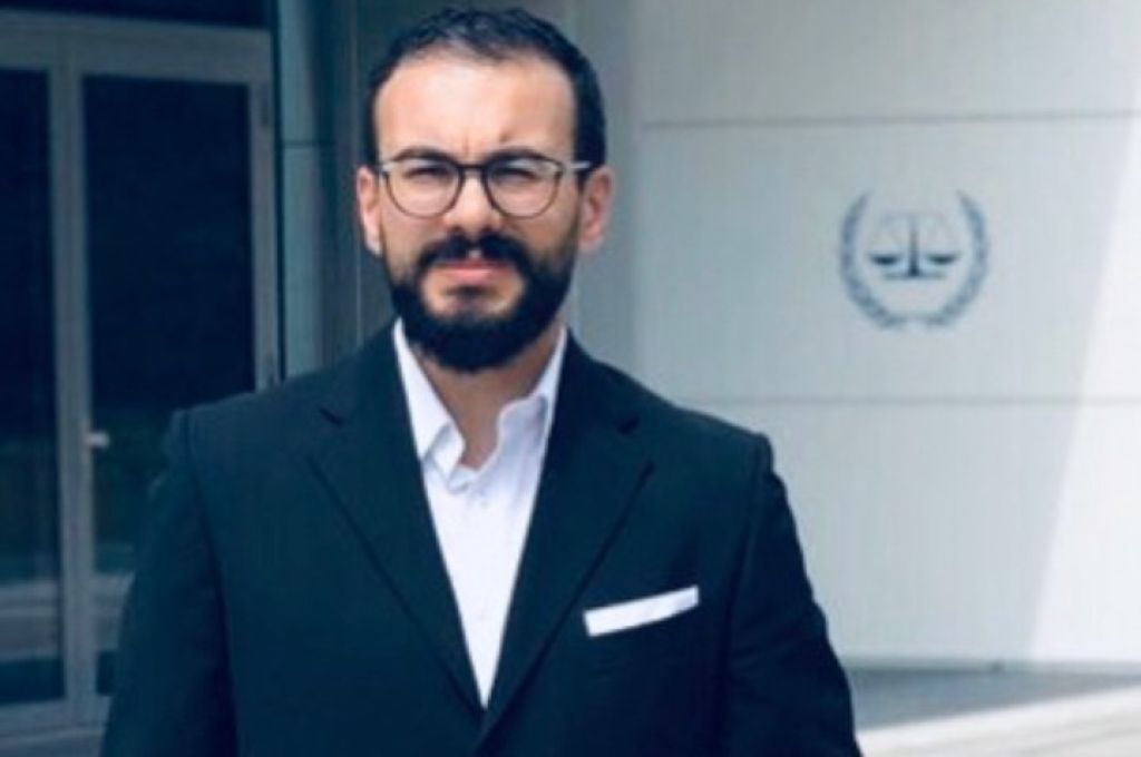 مع استمرار توقف منظومة الـ10 آلاف ... الدولار يسجل ارتفاعاً كبيراً بالسوق الموازي