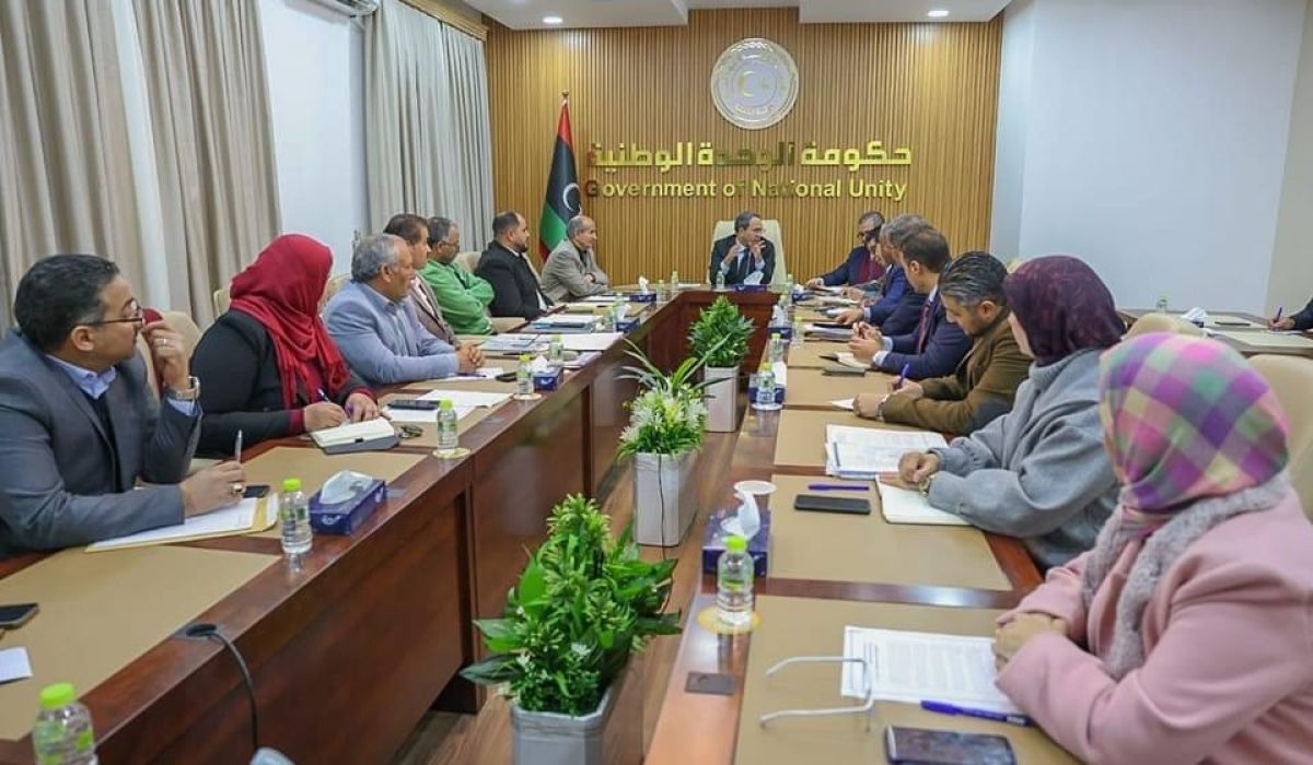 "عادل جمعة" يتابع تنفيذ جدول المرتبات الموحد