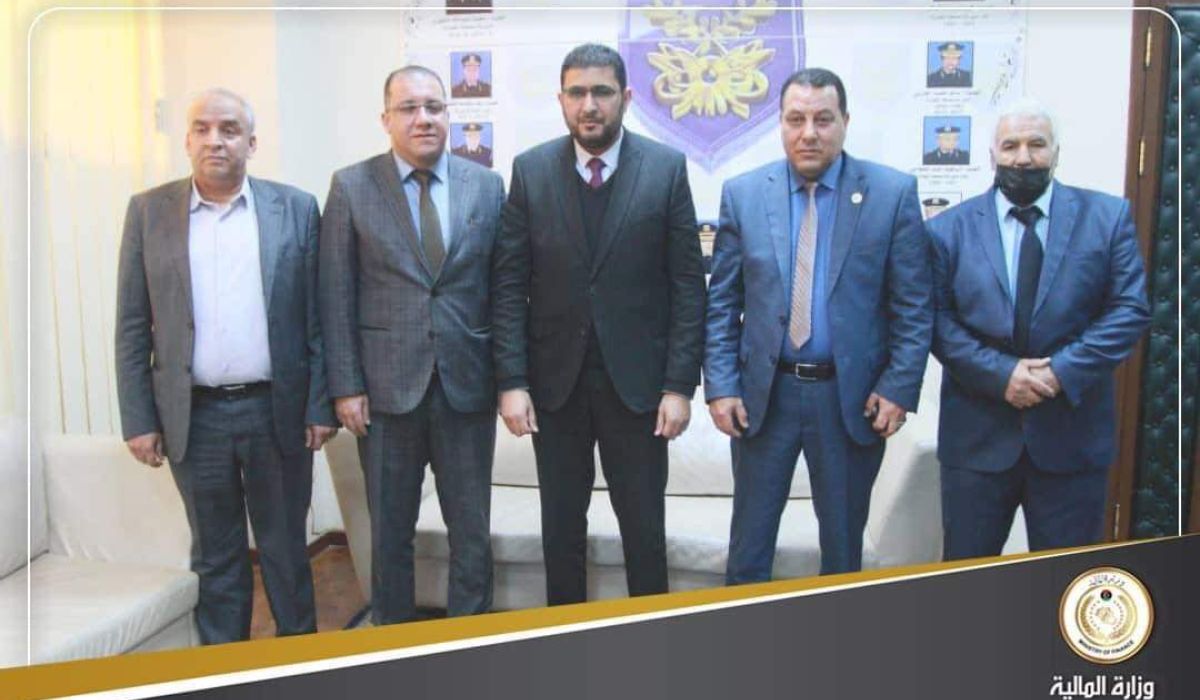 بومطاري يعلن عن قرار تعديل سعر الدولار الجمركي