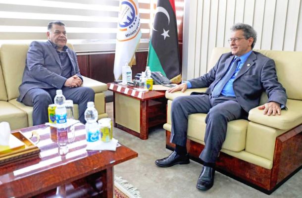 وزيرا الصحة والمواصلات يتفقدان مصنع الأكسجين الجديد