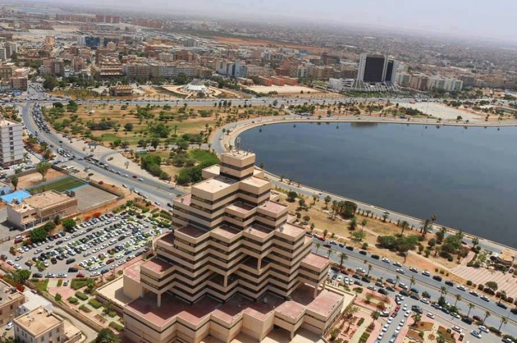 ليبيانا تقوم بحملة صيانة في زوارة وتجتمع مع عميده