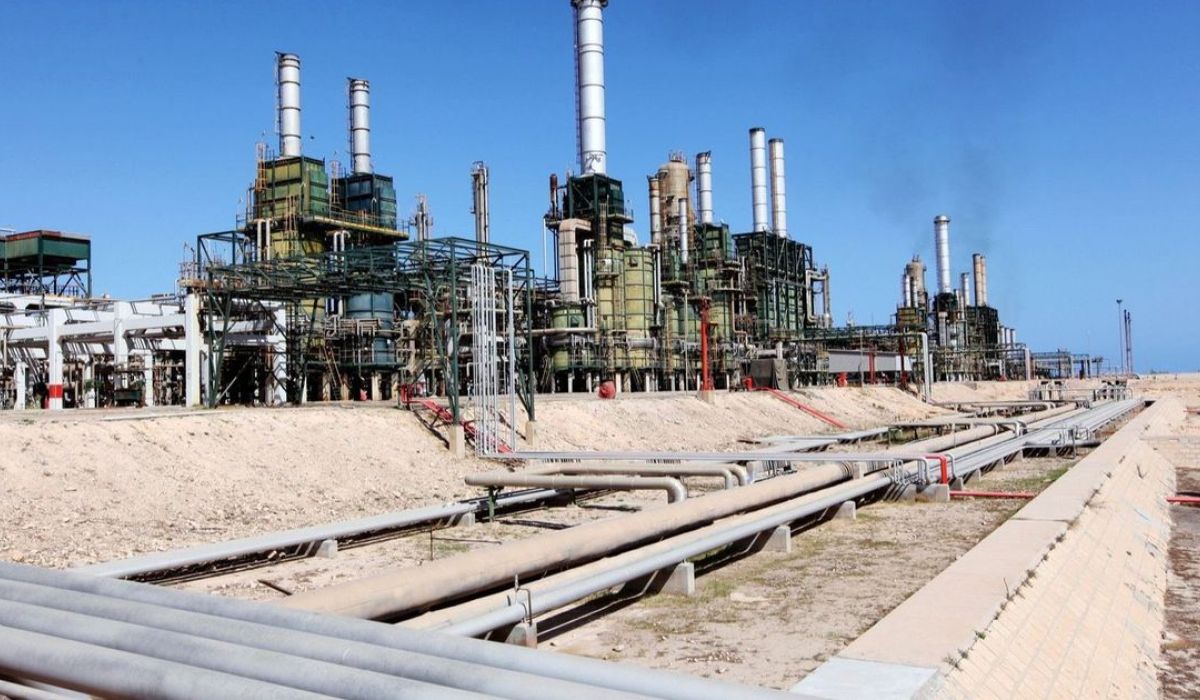 صحيفة تركية: في وقت التقلبات المستمرة في سوق النفط العالم يضع عينه على ليبيا