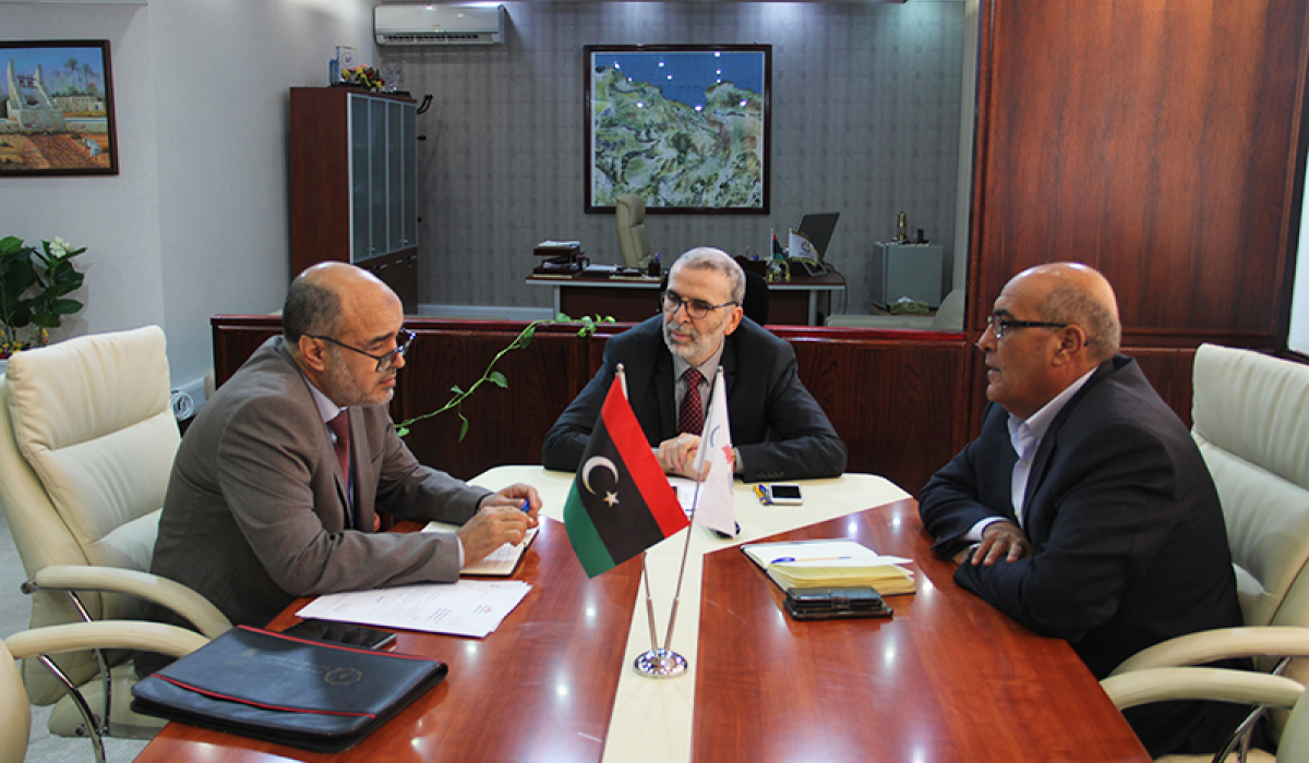 صنع الله يتابع سير العمل بمشاريع الدراسات المكمنية التي يشرف عليها معهد النفط الليبي بالتعاون مع شركات أمريكية