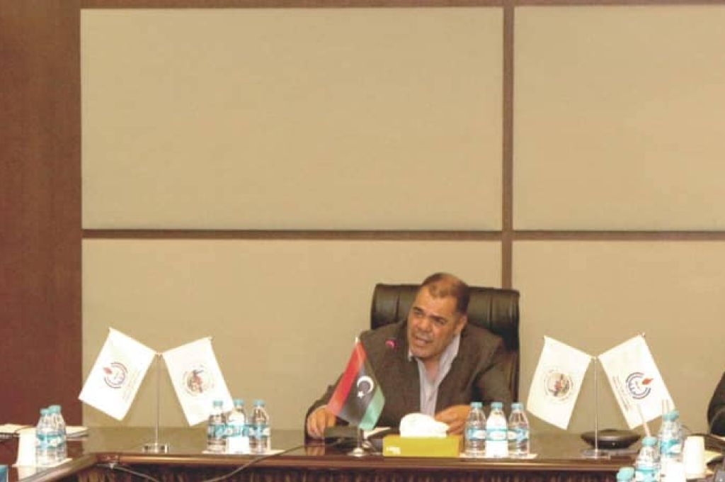 الوحدة يبحث وضع آلية لمتابعة الديون المتعثرة بالمصرف