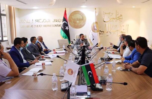 الدولار يسجل ارتفاعا ملحوظاً بالسوق الموازي