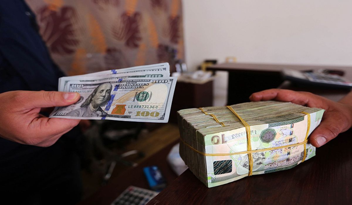 مصدر مصرفي : تغطية طلبات الأغراض الشخصية 10 آلاف دولار سيكون له أثر على استقرار سعر الصرف وانخفاضه بالسوق الموازي