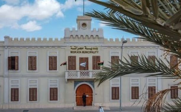 الجراد يغزو مشروع الطفل الزراعي