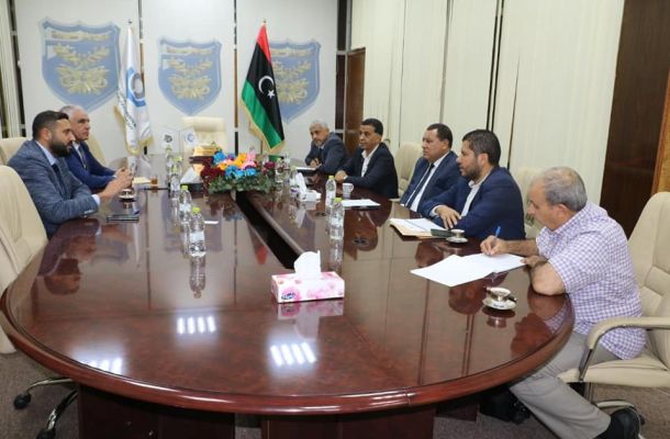 عميد بلدية زوارة يُناقش مع مدير شركة الخطوط التونسية سُبل فتح رحلات جوية بين مطاري زوارة وتونس "قرطاج"