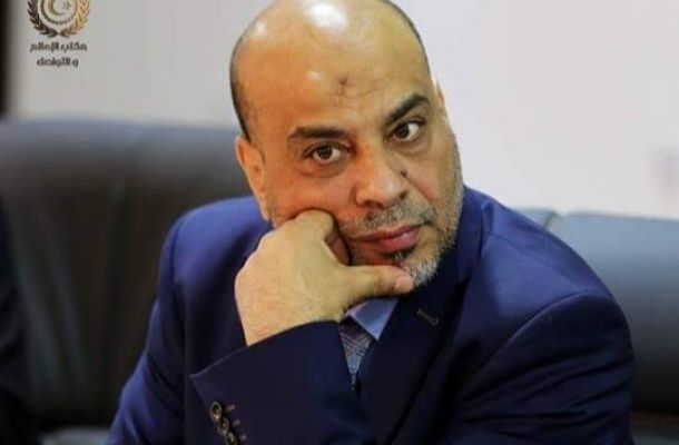 مدير مصلحة الضرائب يجتمع بمسؤولي المصرف التجاري الوطني