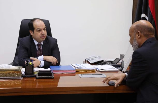 معيتيق يناقش مع المنصوري خطة الاستثمار الزراعي