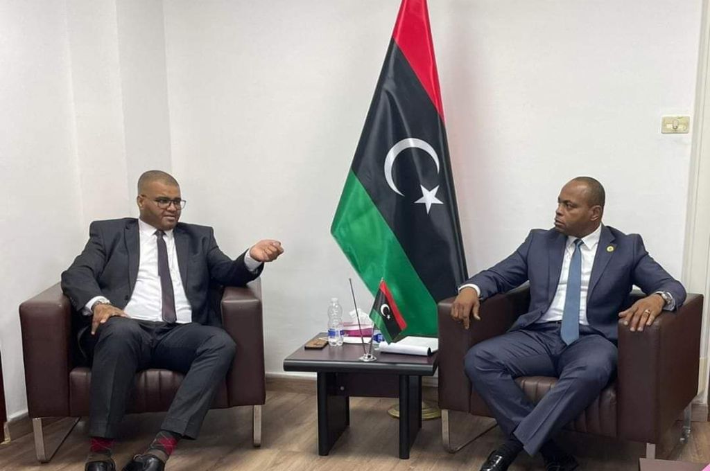 أنوار الخليج المحملة بحوالي 31 مليون لتر من الوقود ترسو بميناء طرابلس