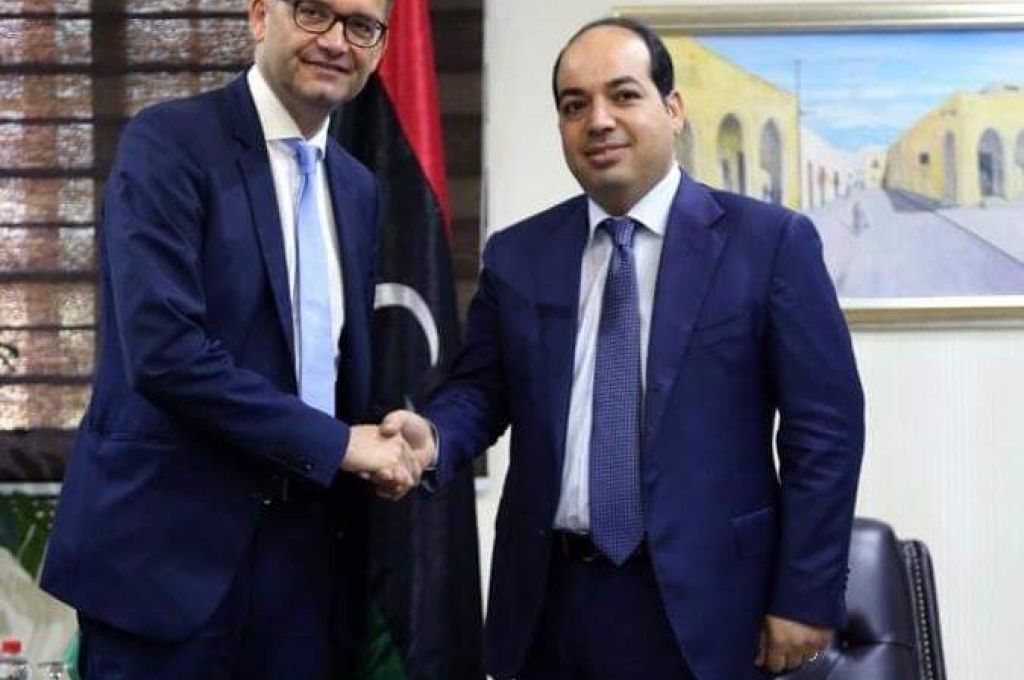 وزير المالية المفوض أسامة حماد يرحب بقرار الرئاسي بتسمية مفوض جديد للوزارة