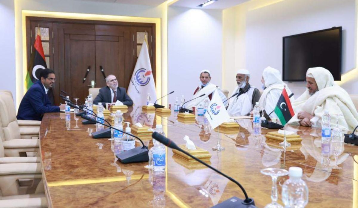 "صنع الله" يجتمع مع وفداً من أعيان وشيوخ محلة تندميره ببلدية كاباو