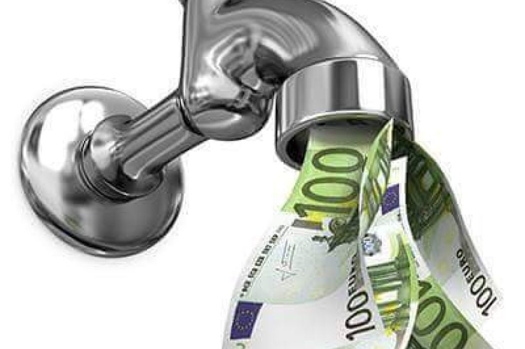 عصر: يتهم تجار الحرب ومسؤولي المصرف المركزي !