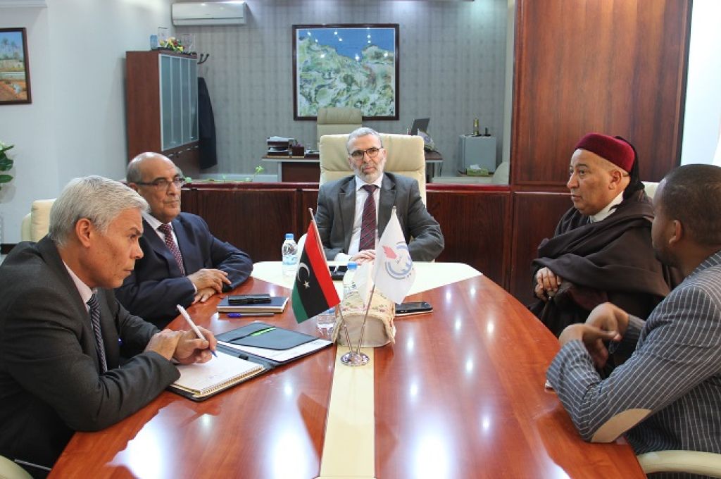 الشحومي : معالجة مشكلة البطالة تبدأ بصرف منحة بطالة وليس بقرارات التعيين