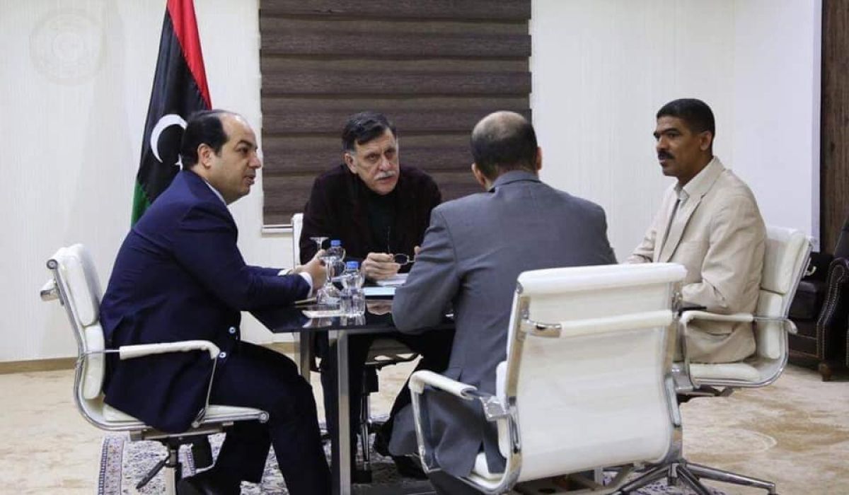 رئيس وأعضاء المجلس الرئاسي يناقشون الوضع الاقتصادي ويتفقدون مطار معيتيقة قبل استئناف العمل به غدا