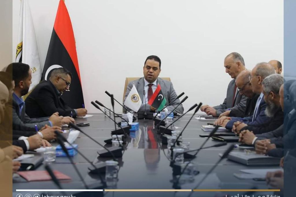 مع رد المواطنين عليه .. "العكاري" يعلق على منشورات إدارة الرقابة على المصارف والنقد بالمركزي