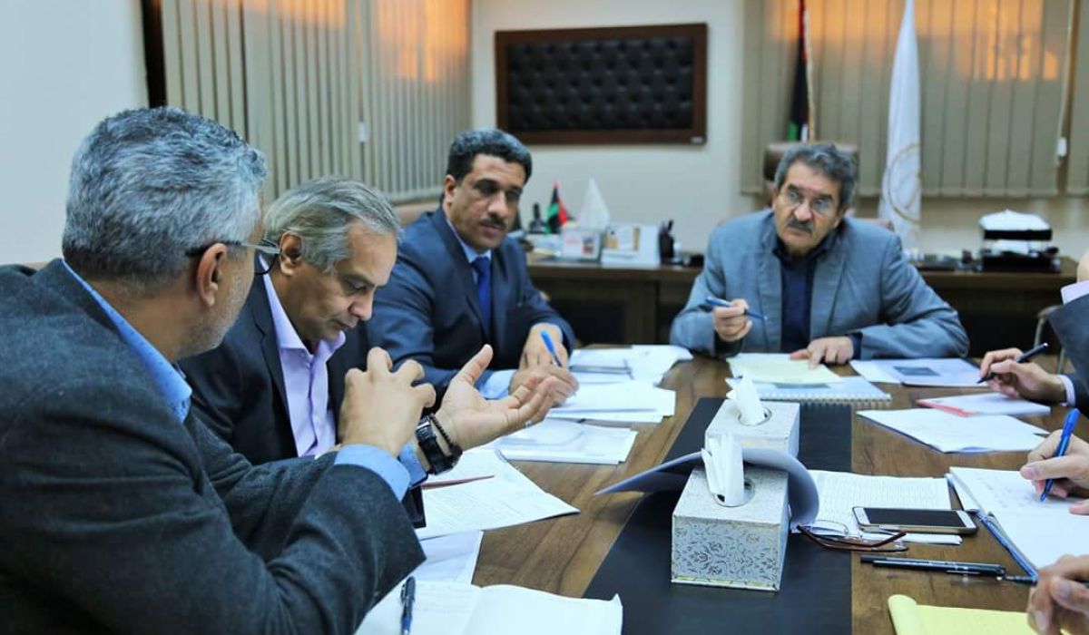 عميد بلدية بنغازي يناقش نتائج أعمال تطوير المشروعات بالمدينة