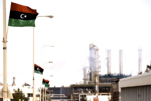 أسعار النفط تسجل أعلى مستوى لها منذ أكثر من عاميْن