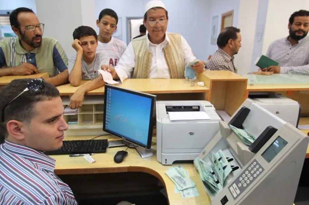 خاص.. "الشحومي": ارتفاع سعر الصرف غير منطقي وهناك محاولات متعمدة لتعطيل نظام البنك المركزي