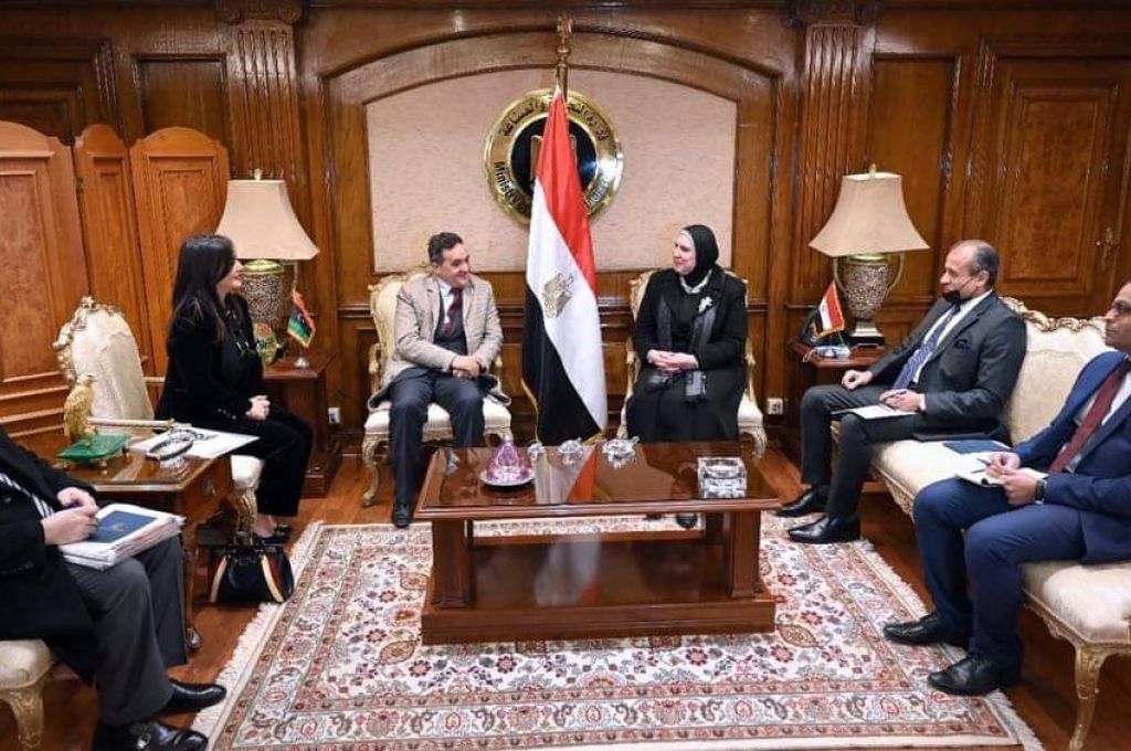 "أبوهيسة" يتفق مع وزير الاقتصاد والتجارة على جملة من الأمور الهامة للقطاعين