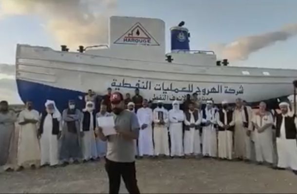 مؤسسة للنفط توافق على مقترح "رفعت العبار" بضم كافة العاملين بمؤسسة النفط الموازية بنغازي وتوزيعهم حسب تخصصاتهم على الشركات العاملة بالقطاع