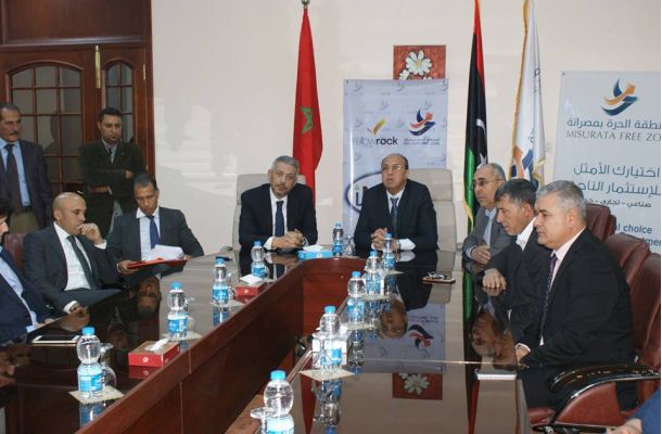 بلدي البيضاء يُسلم أدوات سلامة لشركة المياه