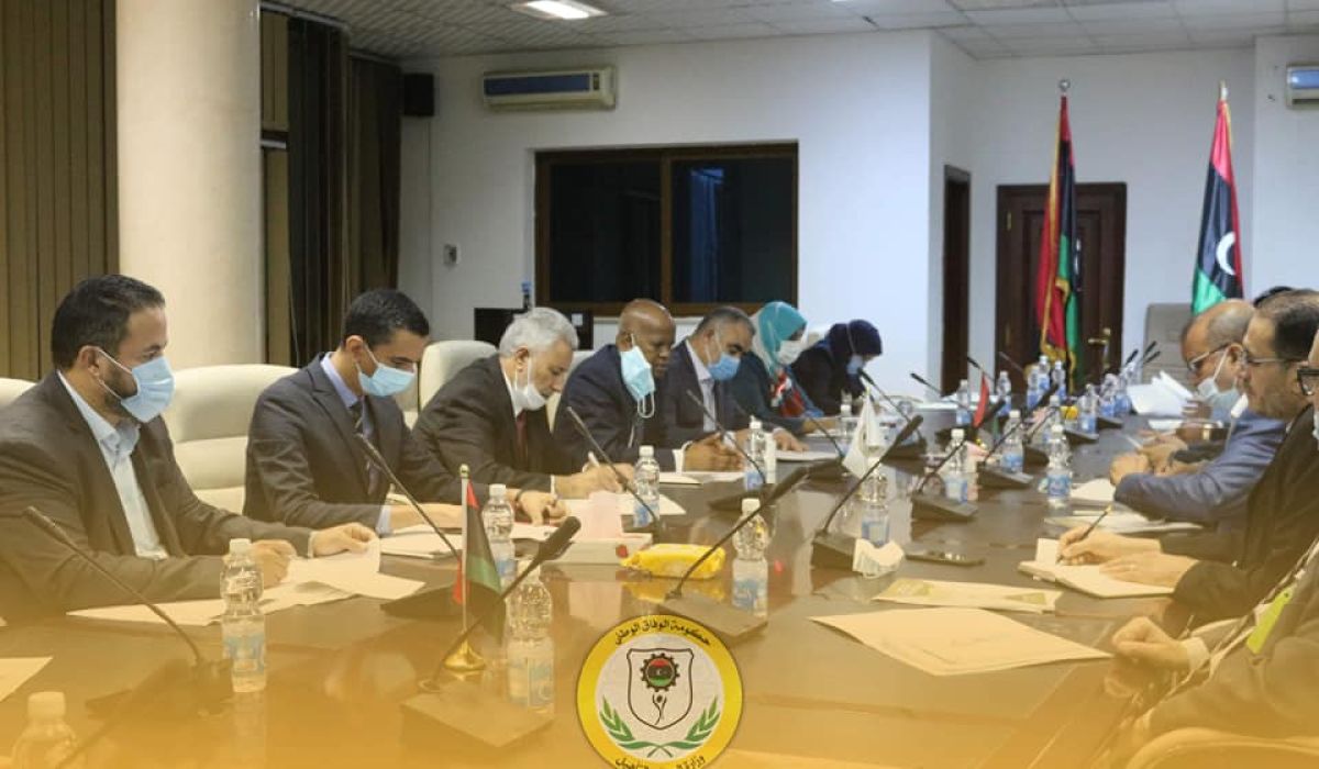 الأمين يبحث الإفراج عن المرتبات المتعثرة مع لجنة المالية والتخطيط بالنواب