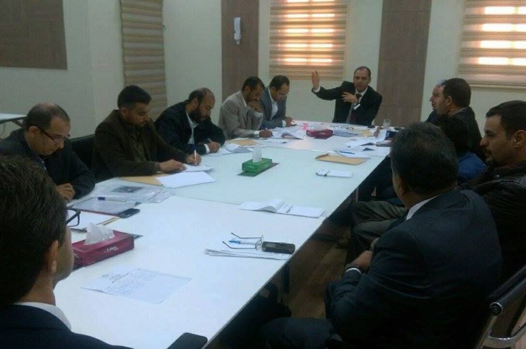عميد بلدية بنغازي يلتقي الشركة العامة للكهرباء لمناقشة عودة الكهرباء لبعض المناطق