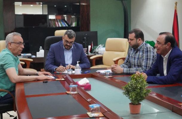 "الدبيبة" يسلم الدفعة الأولى من السيارات المخصصة لفئة ذوي الاحتياجات الخاصة