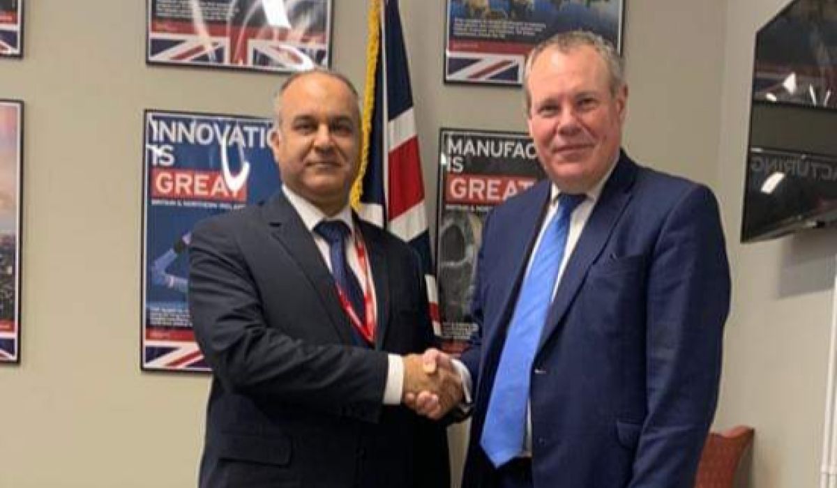 "العيساوي" يناقش مع وزير التجارة الخارجية ببريطانيا سبل تعزيز العلاقات بين البلدين