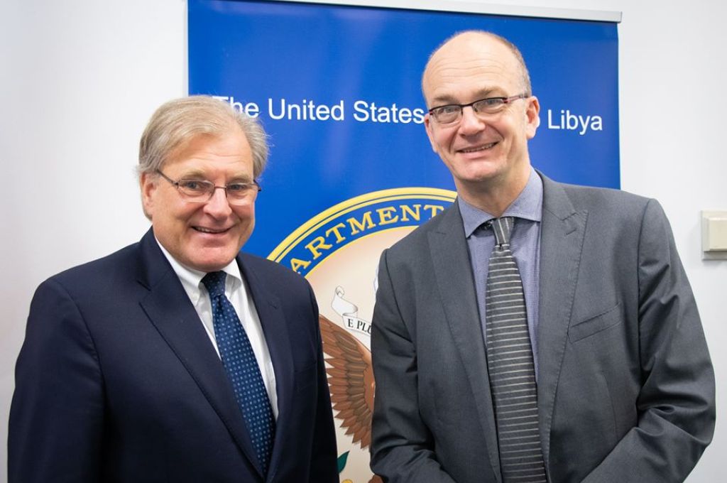 نقابة عمال النفط تطالب حكومة الوفاق بتفعيل قانون زيادة مرتبات القطاع