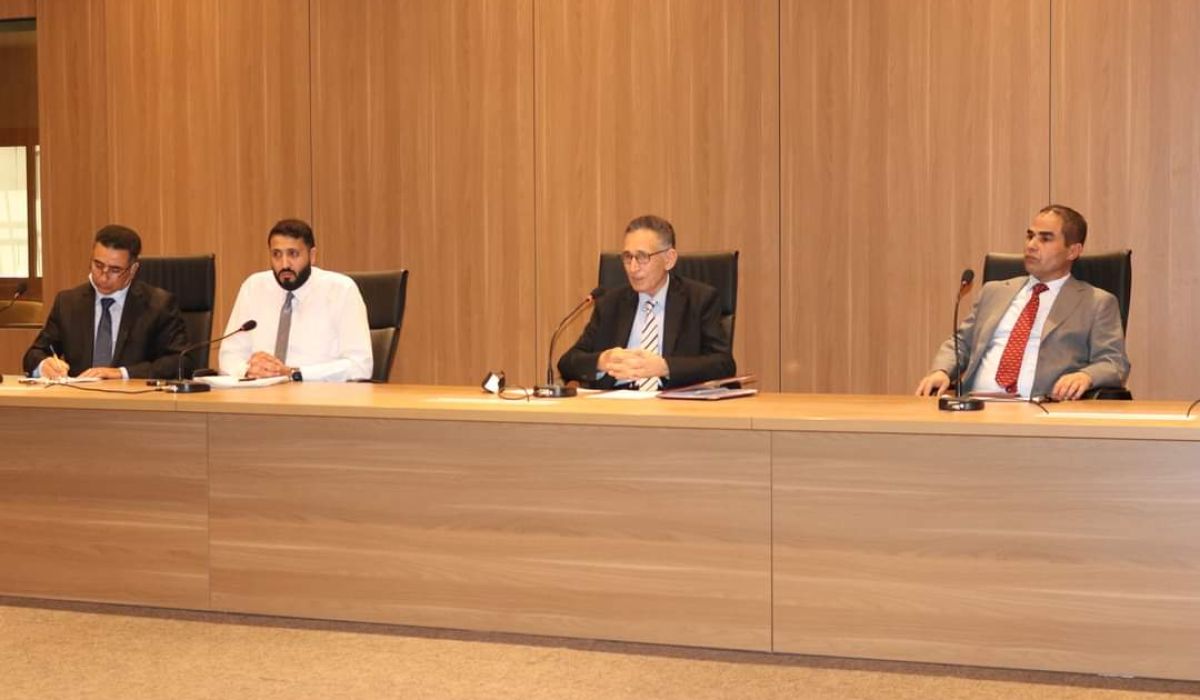 وزير الاقتصاد والتجارة يجتمع لمناقشة آلية توحيد الجهات التابعة للوزارة