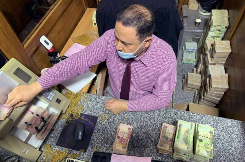 خاص..التجاري الوطني يكشف بأن سقف السحب عالي بمنطقتي الغربية والشرقية ..واستمرار بيع النقد الأجنبي
