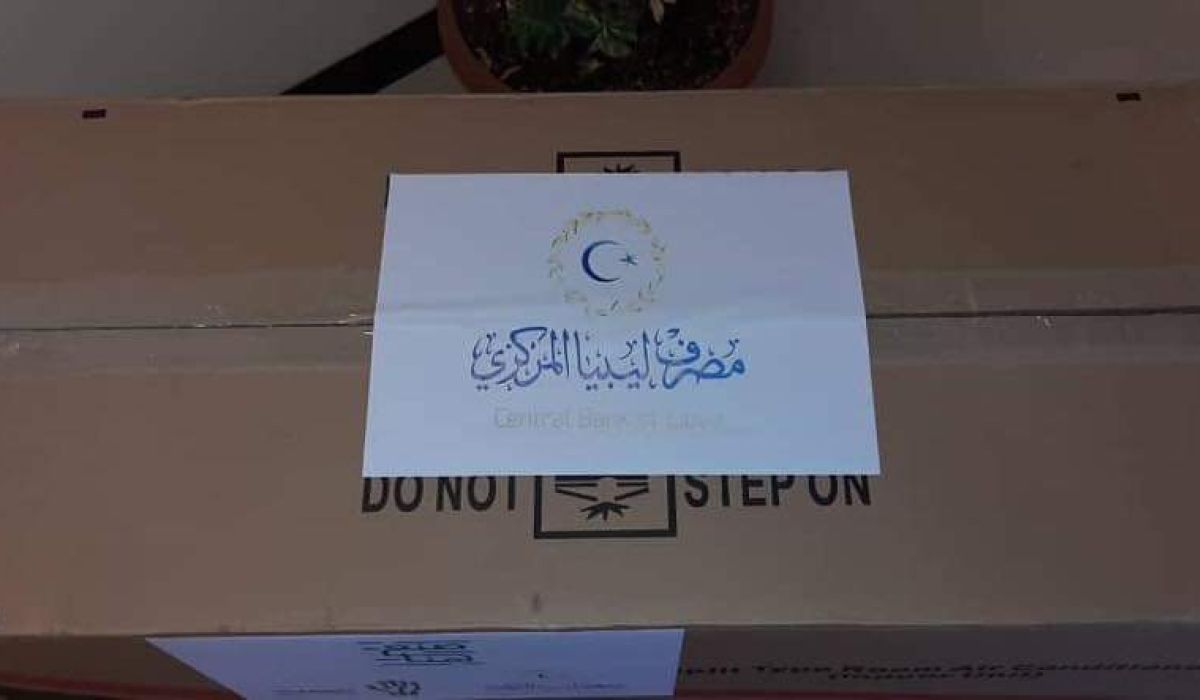 مركزي بنغازي يقدم 3 آلاف قناع خاص بالأطقم الطبية صنعت محليا