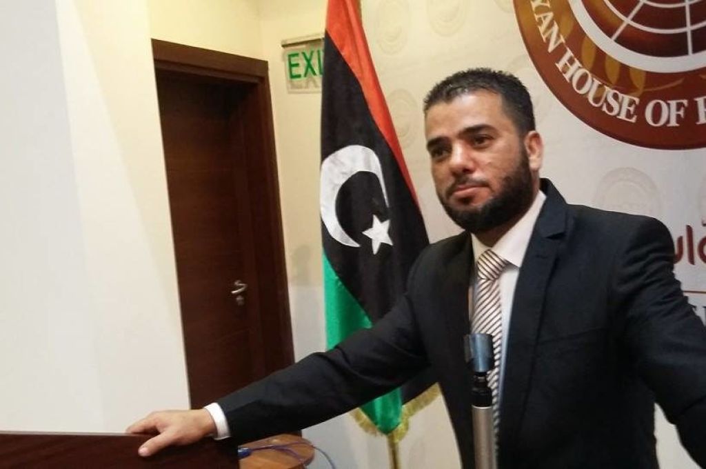 خاص.. "محمد السنوسي": الكبير يكرر أخطاء السنوات الماضية.. وهذه مخاطر فرض الضريبة على سعر الصرف.. وأسباب إقفال منظومة الأغراض الشخصية
