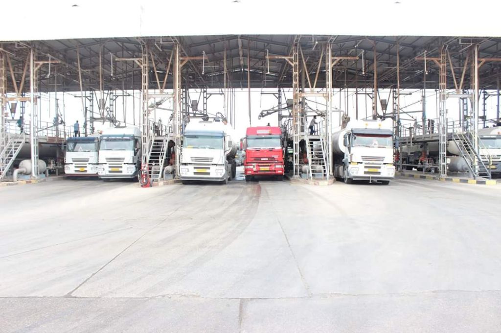 مباشرة توزيع الوقود على المحطات من قبل مستودع مصراته النفطي