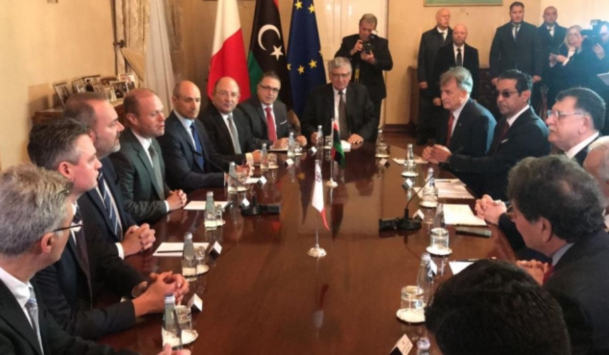 السراج في زيارة عابرة لمالطا يناقش مشاكل الهجرة والأمن مع موسكات