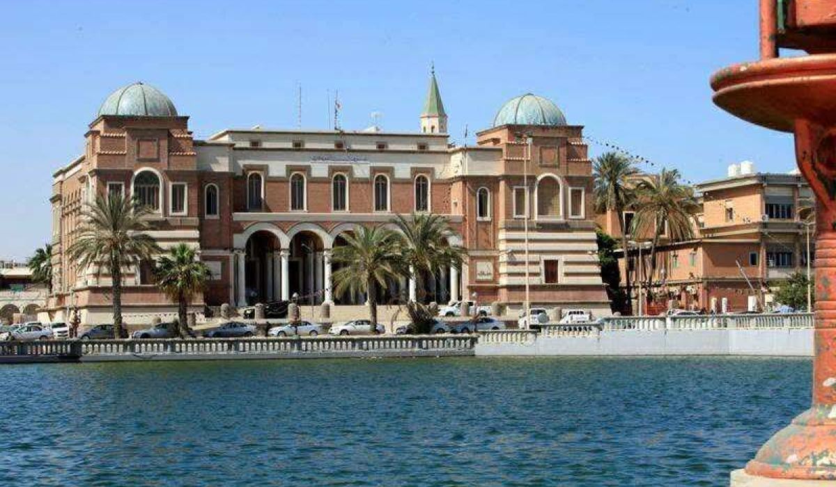 خاص.. "المركزي" يُمدد مواعيد ساعات الدوام الرسمي بفروع المصارف ويُطالب بزيادة عدد شبابيك وكفاية عدد الصرافين بالفروع والوكالات